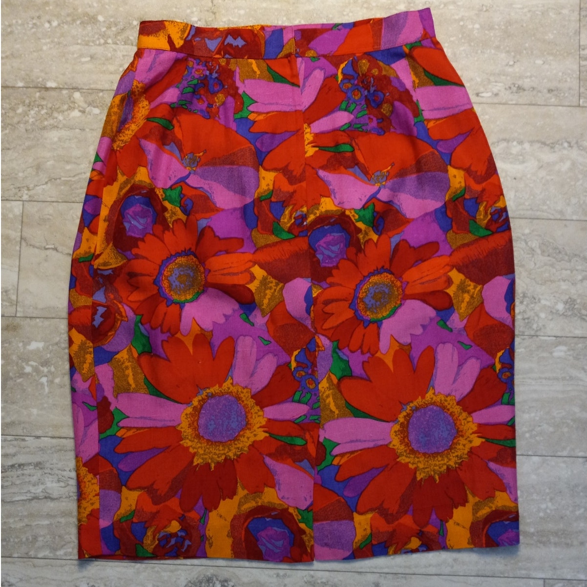 Vtg Silk Red Pink Floral Zipper Back Pencil Skirt Size 6 — image 3 of 3